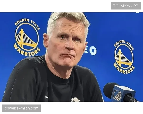 勇士队增加录像课频率，科尔强调季后赛临近需提升防守专注度。